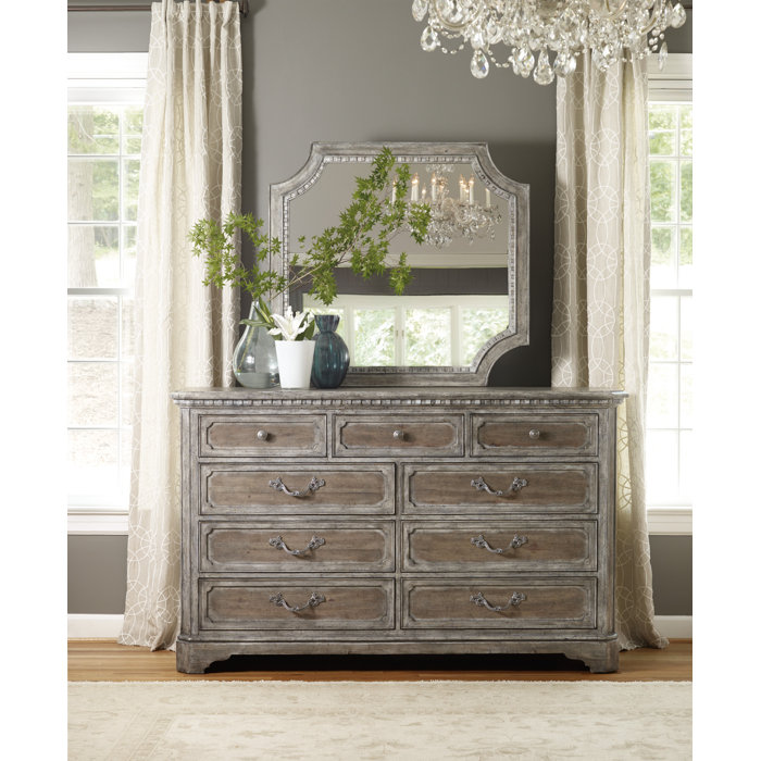 Hooker Furniture True Vintage 9 Drawer Dresser w..