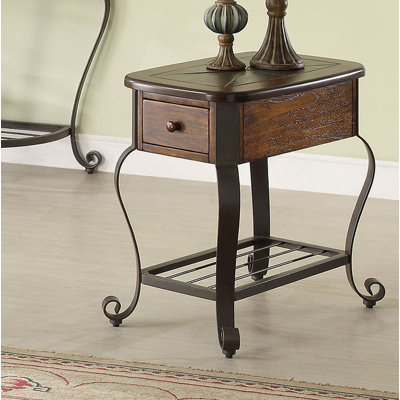 Riverside Furniture Eastview Chairside Table