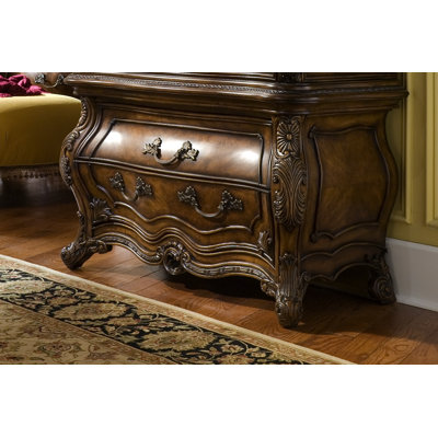 Michael Amini Palais Royale 6 Drawer Gentleman