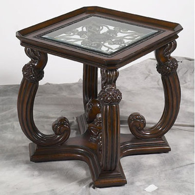 Benetti's Italia Luna End Table