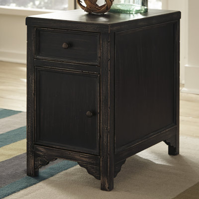 Beachcrest Home Calvin Chairside Table