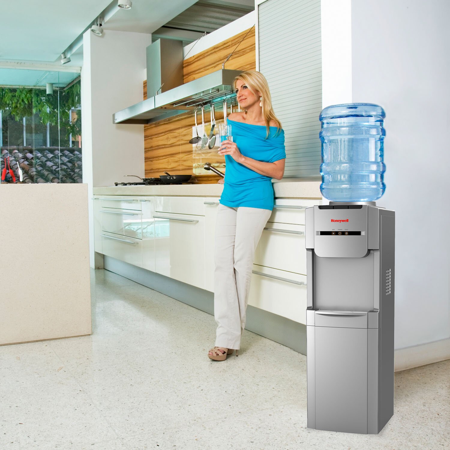 Free standing water cooler
