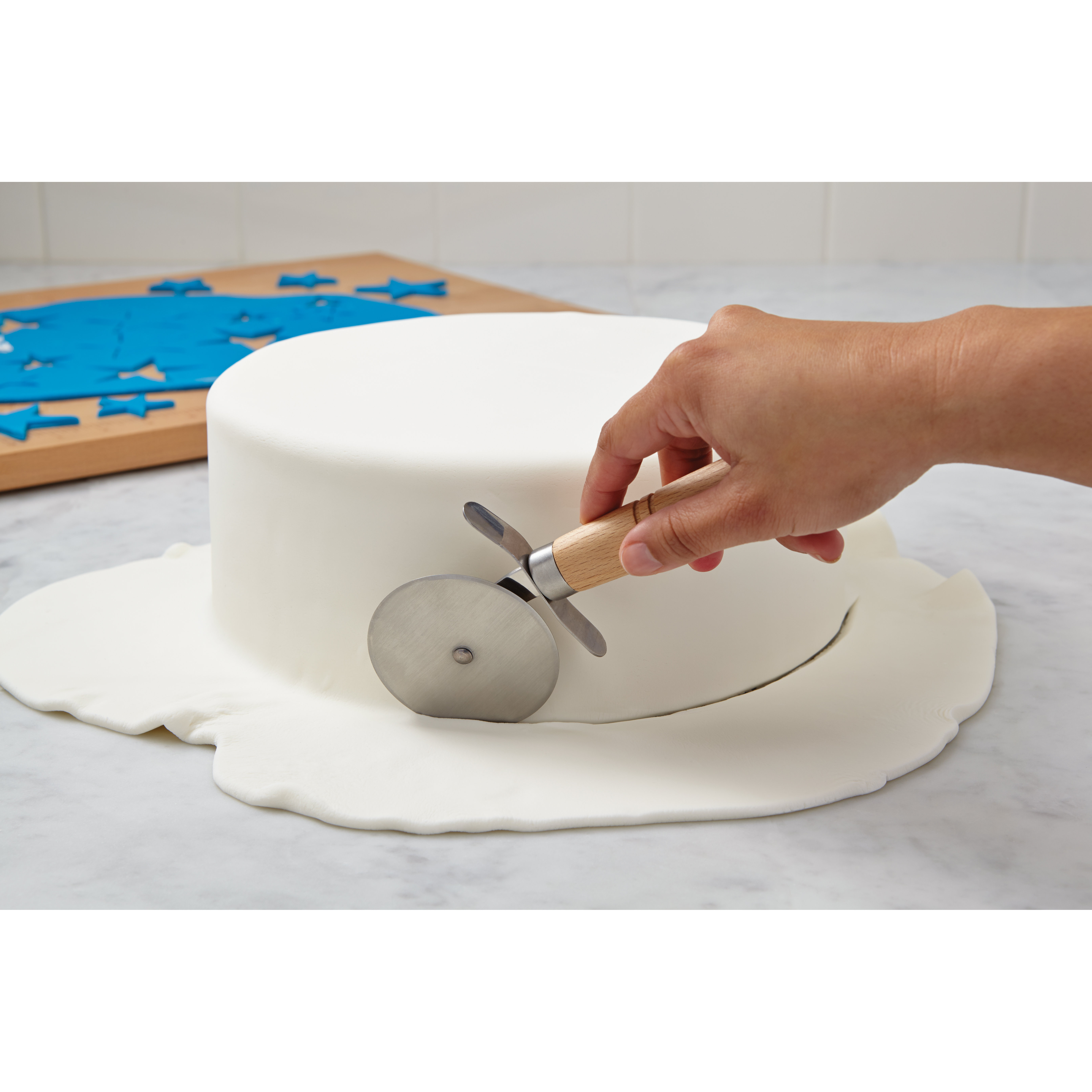 Cake Boss Wooden Tools and Gadgets Stainless Steel Fondant Cutter