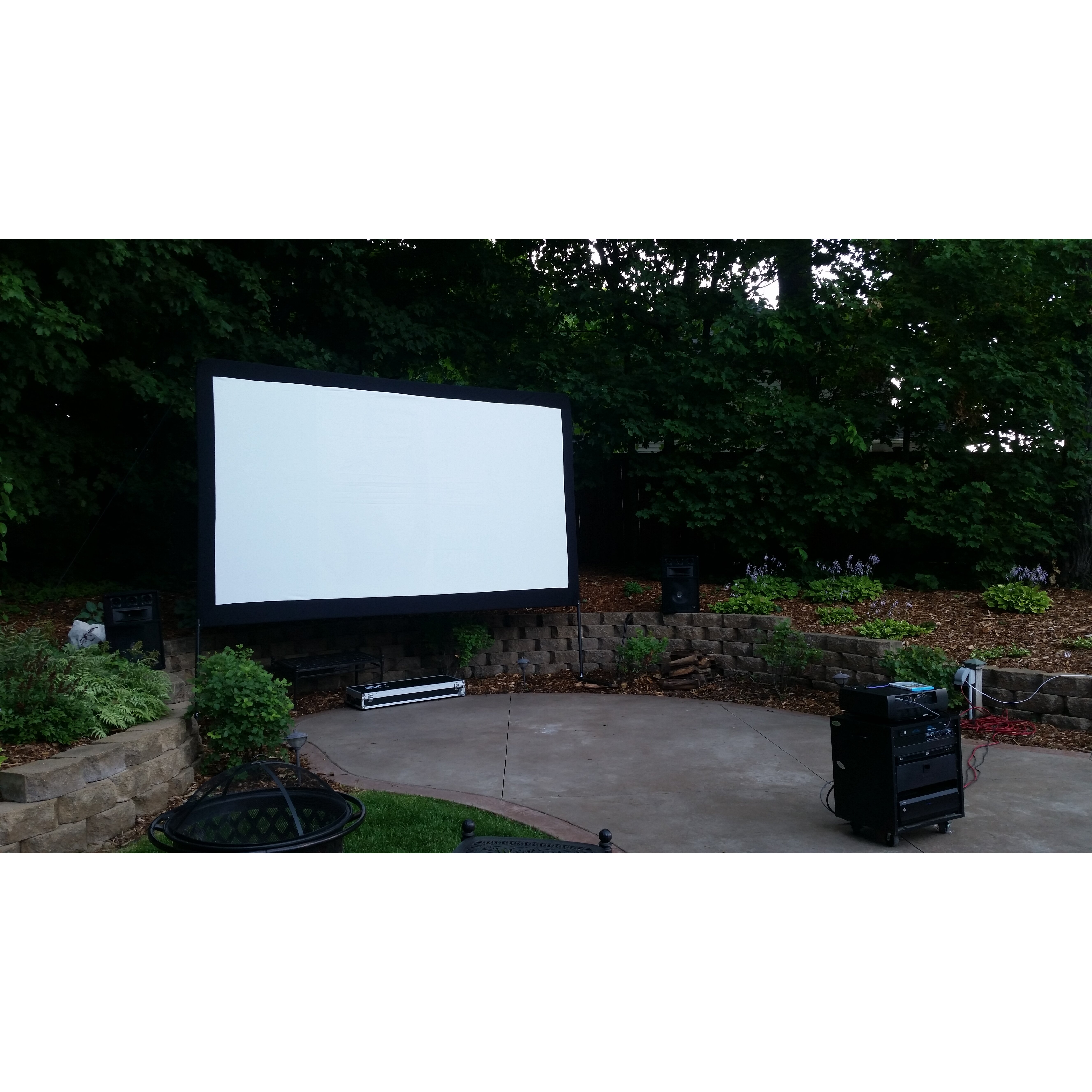 outdoor movie projector with screen