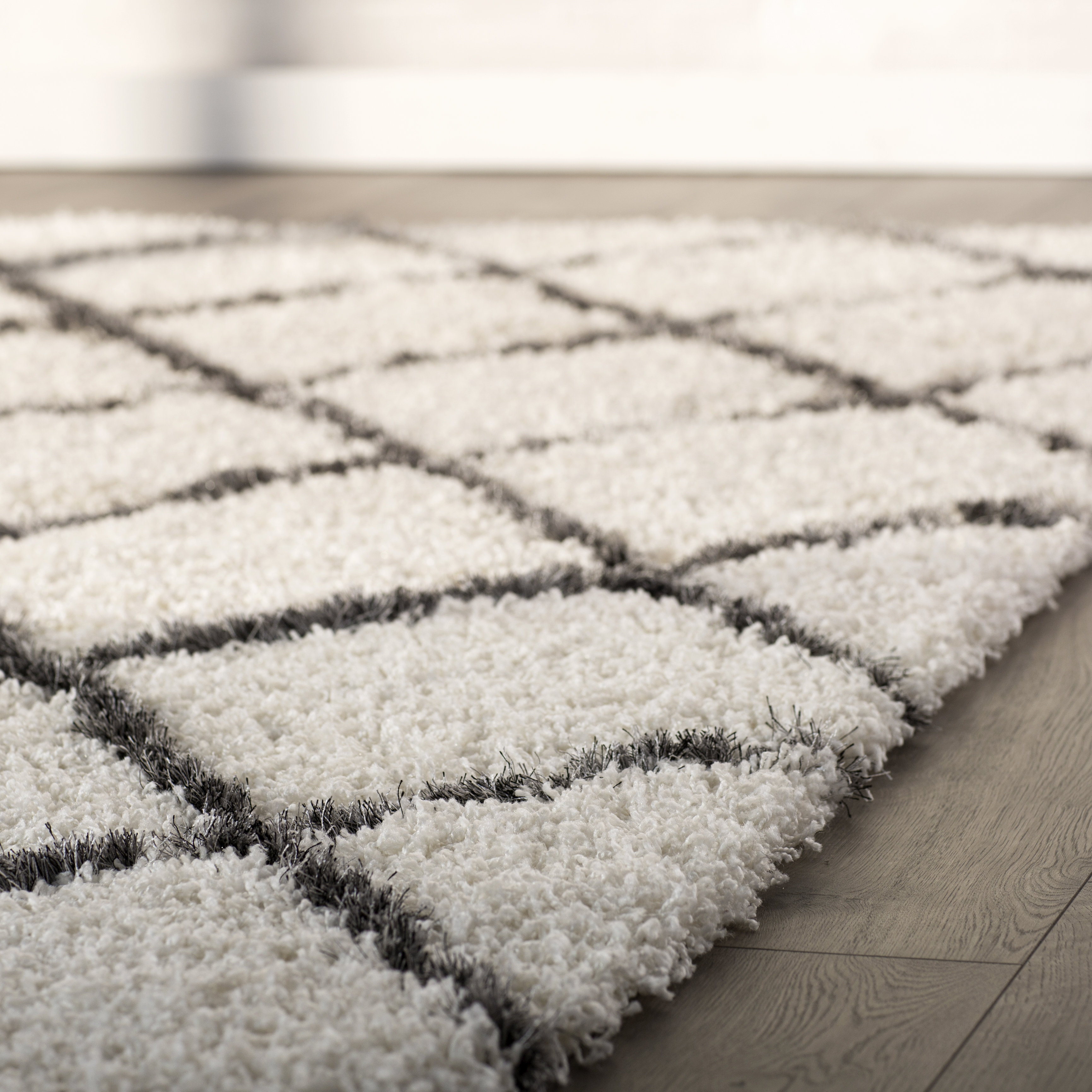 Brayden Studio Sewell Moroccan Shag Ivory/Gray Geometric Contemporary