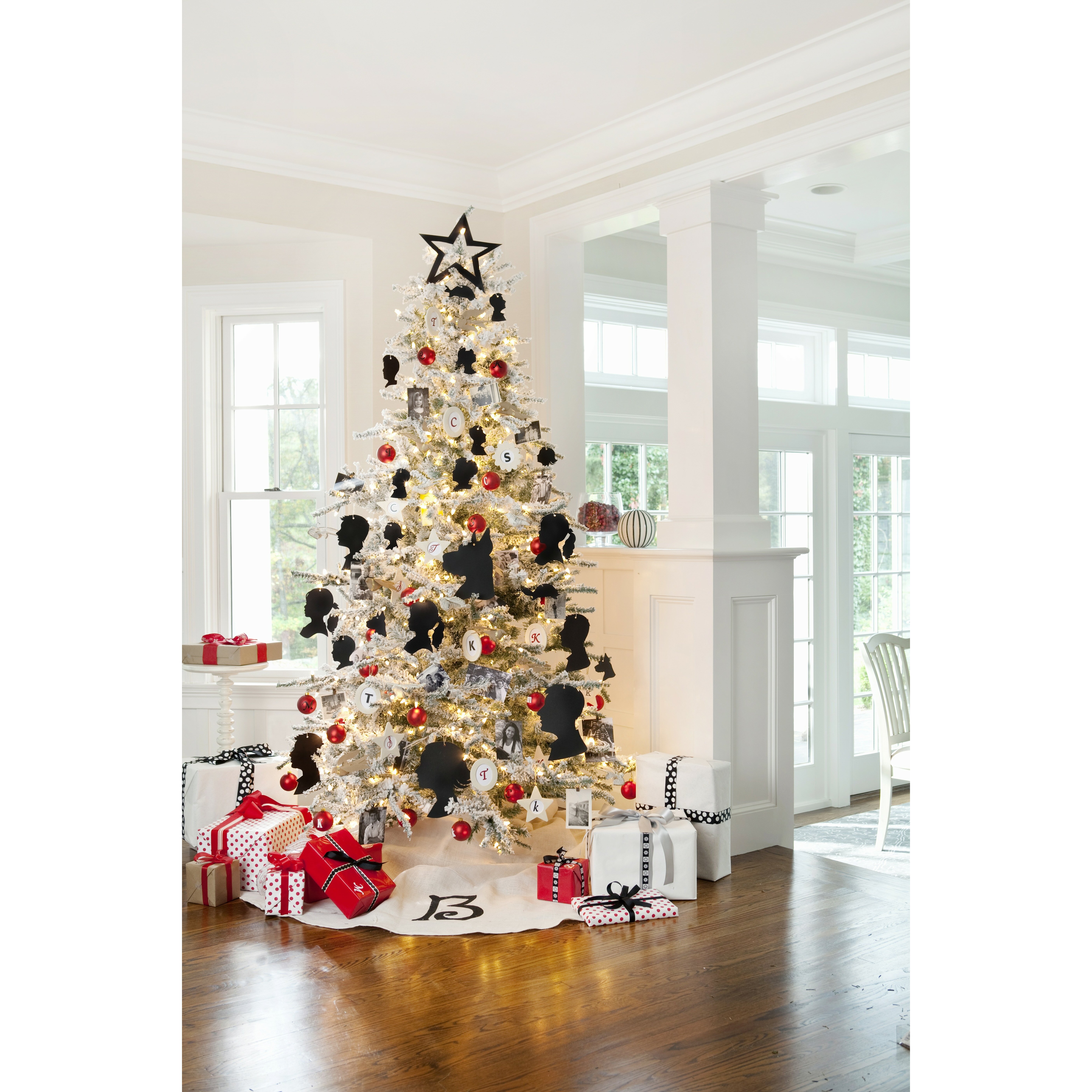 The Holiday Aisle 7 5 White Artificial Christmas Tree with 750 Clear 