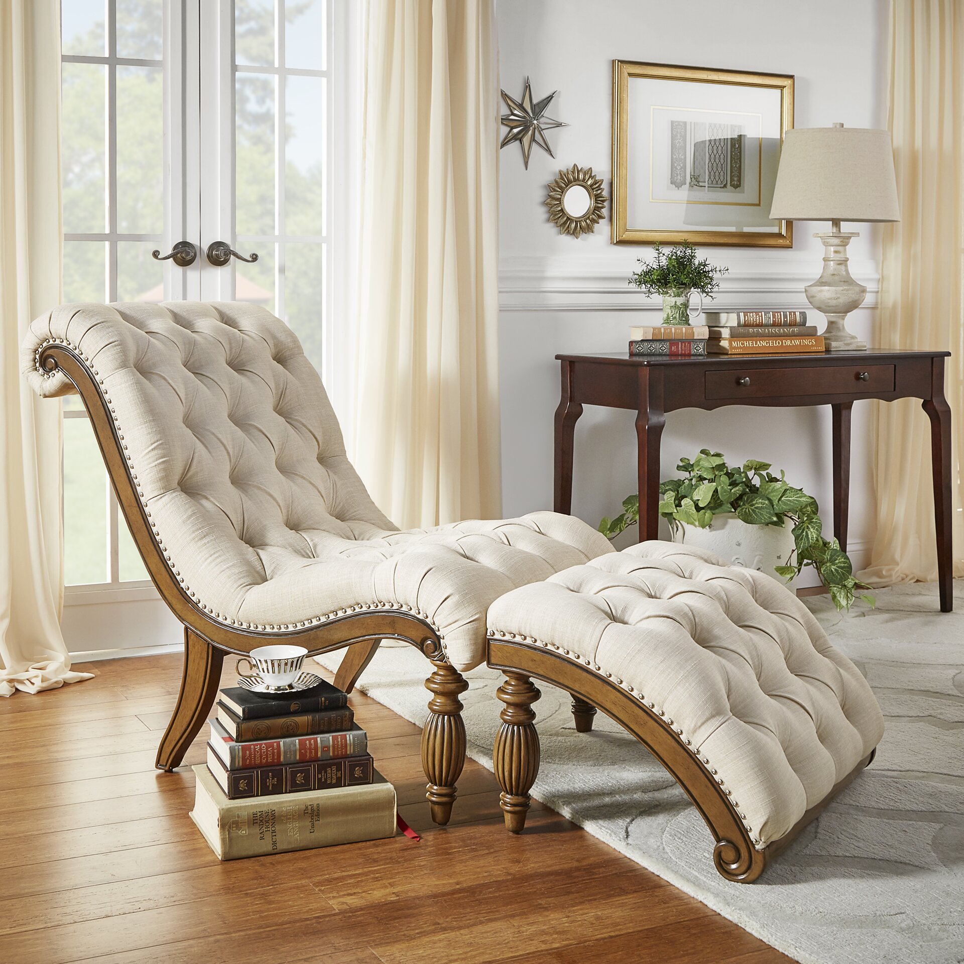 Кресло в спальню в классическом стиле фото