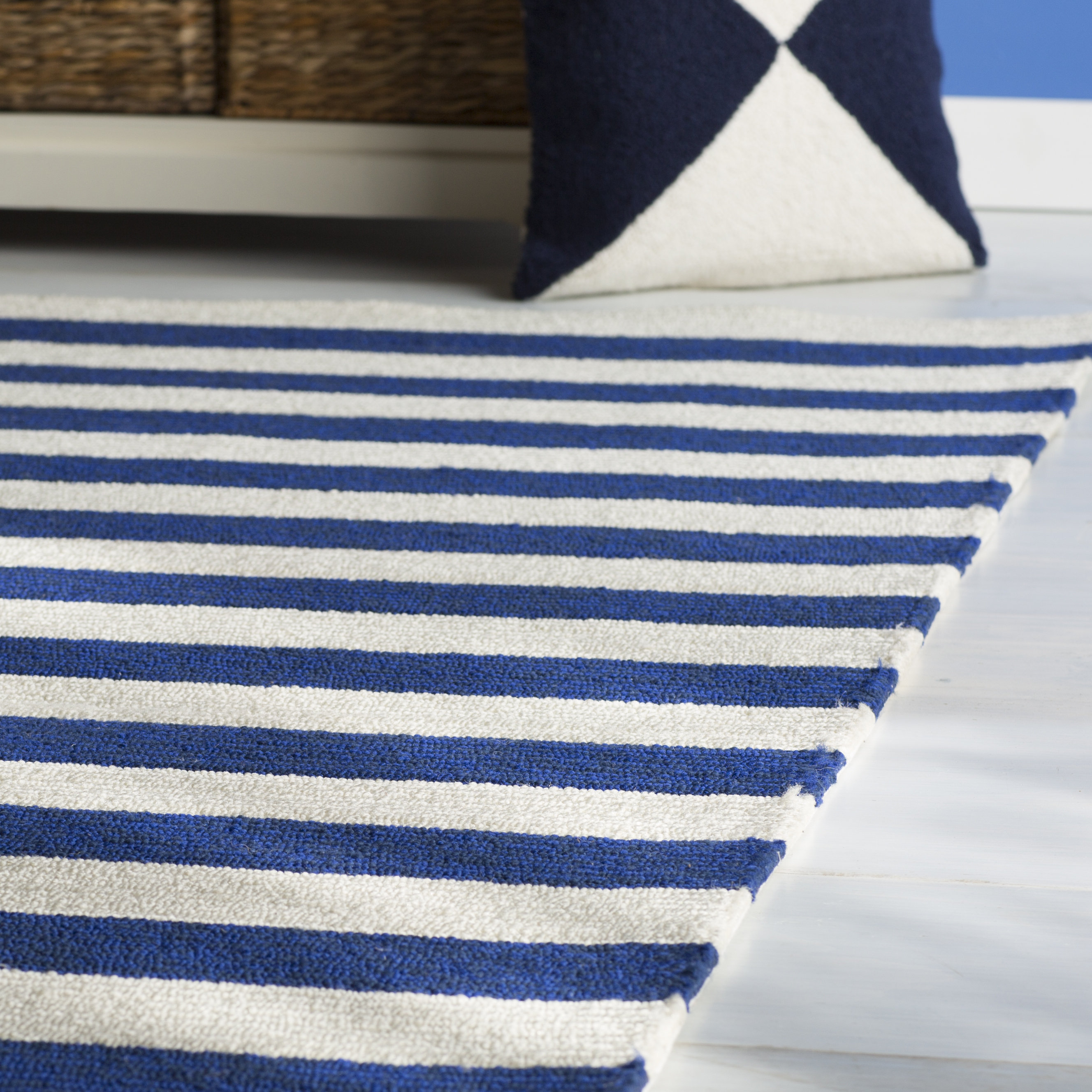 Breakwater Bay Suffield Navy/Cream Indoor/Outdoor Area Rug & Reviews