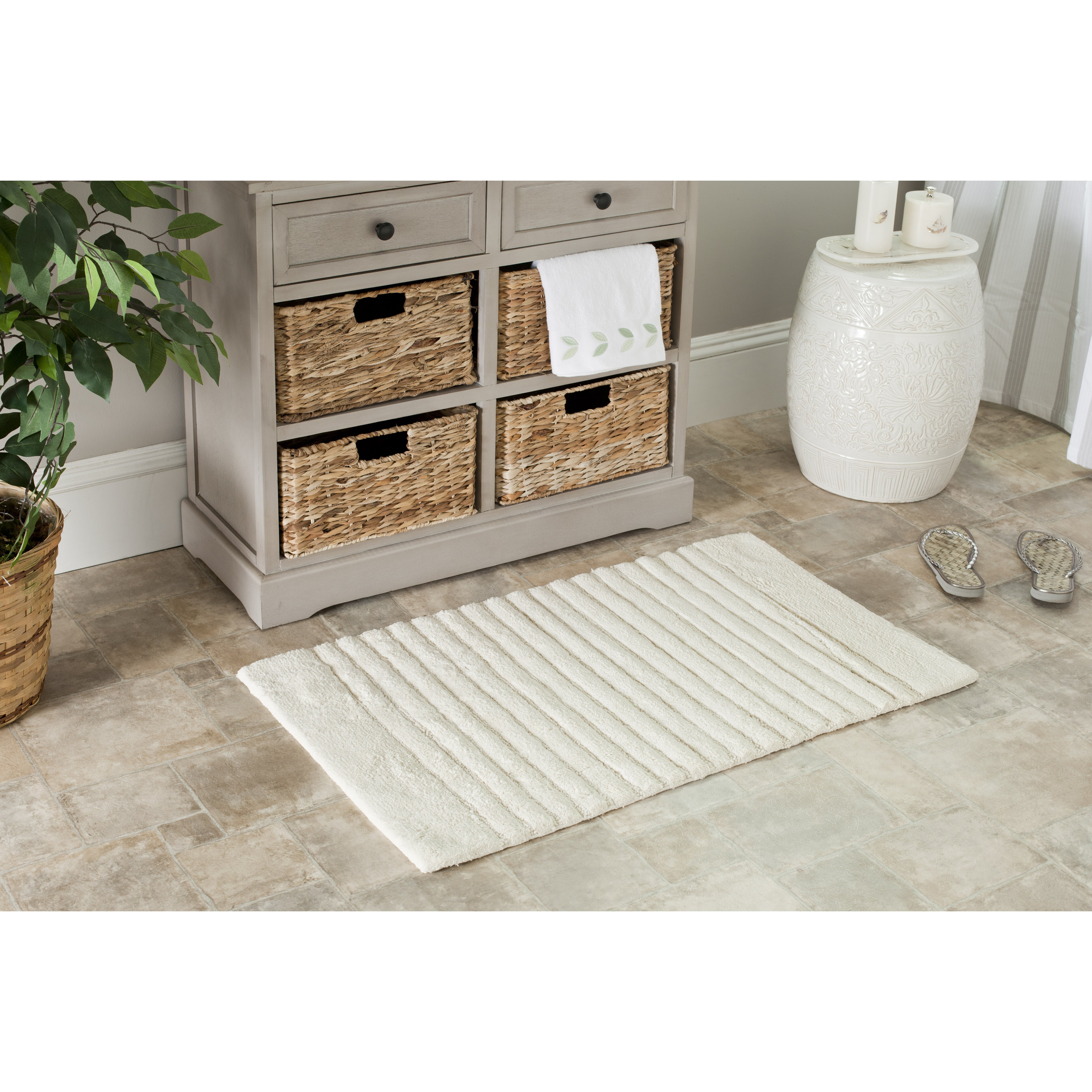 Safavieh Plush Master Bath Rug & Reviews | Wayfair