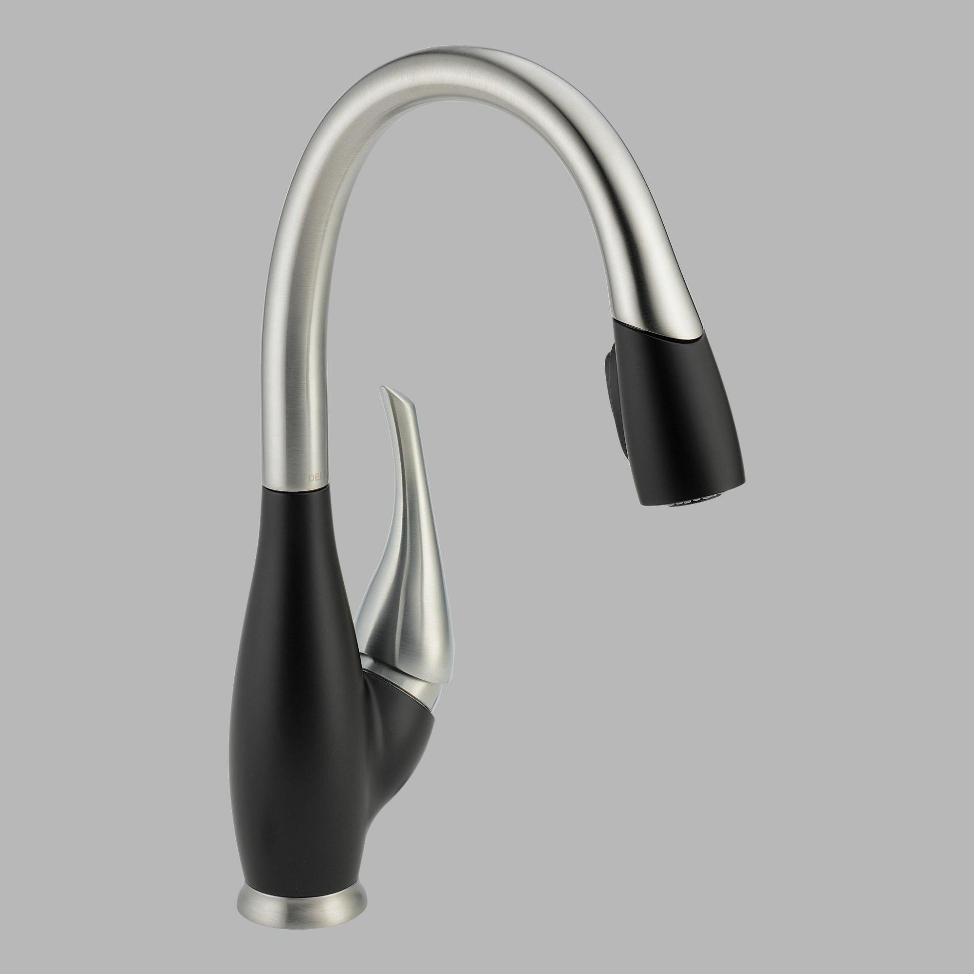 Saxony single handle pullout kitchen faucet